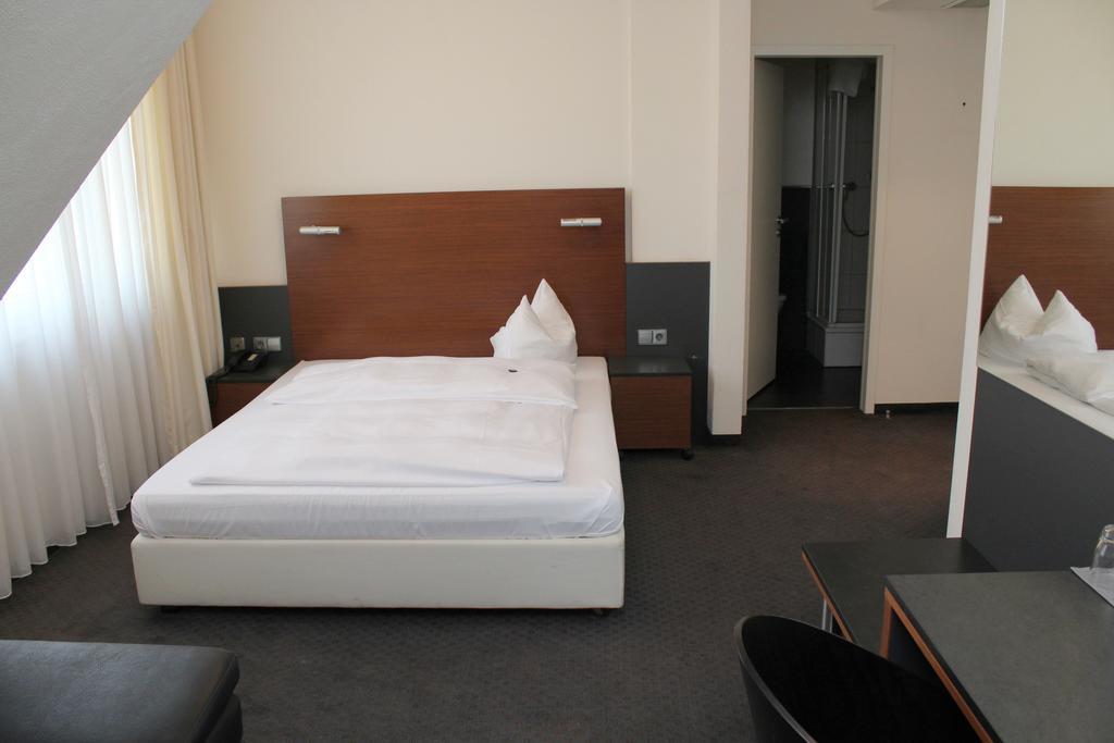 Hotel Am Hirschgarten Filderstadt Værelse billede
